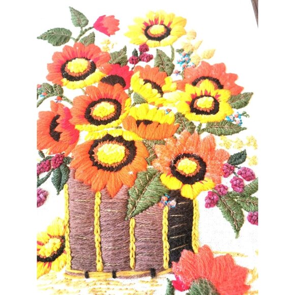 Large Vintage 1976 Embroidered Sun Flowers Crewel Stitched Wall Hanging - Picture 2 of 8